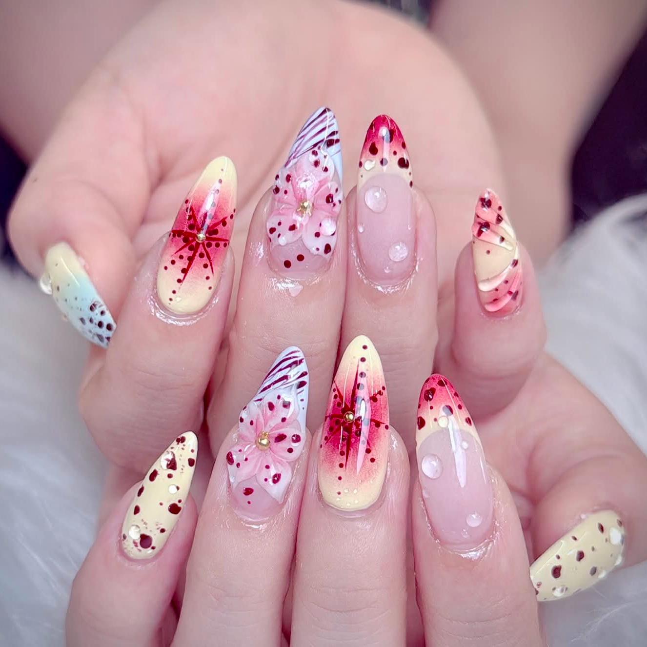 LUNA_Nails