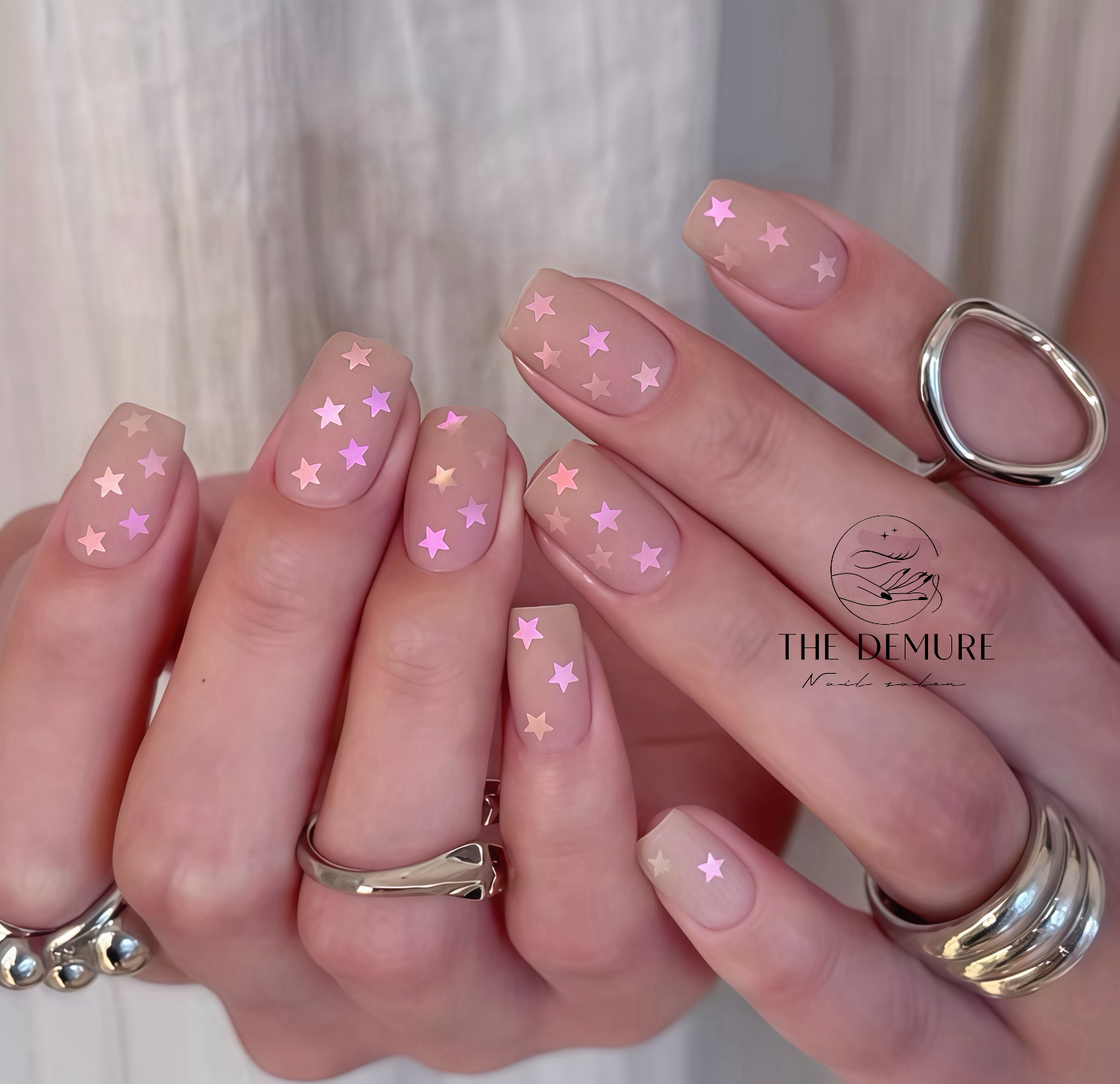nail_Demure