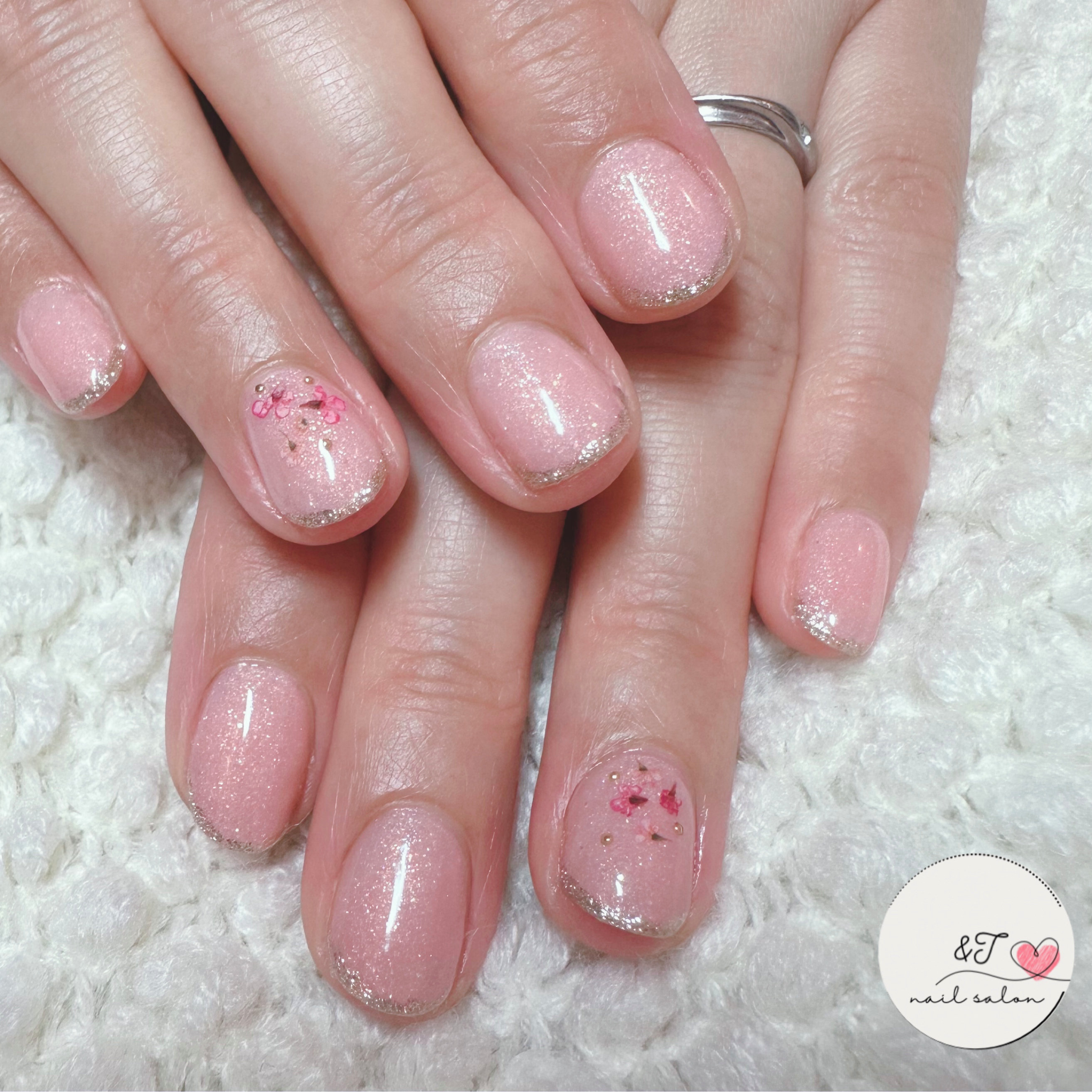 nail_salon_and_T