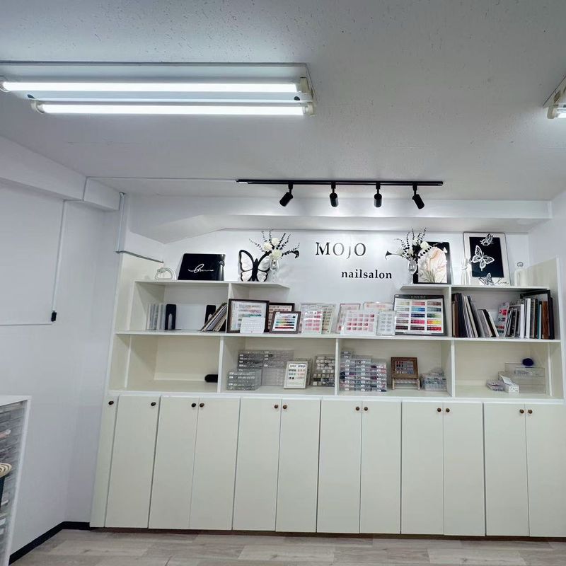 MOJOnailsalon