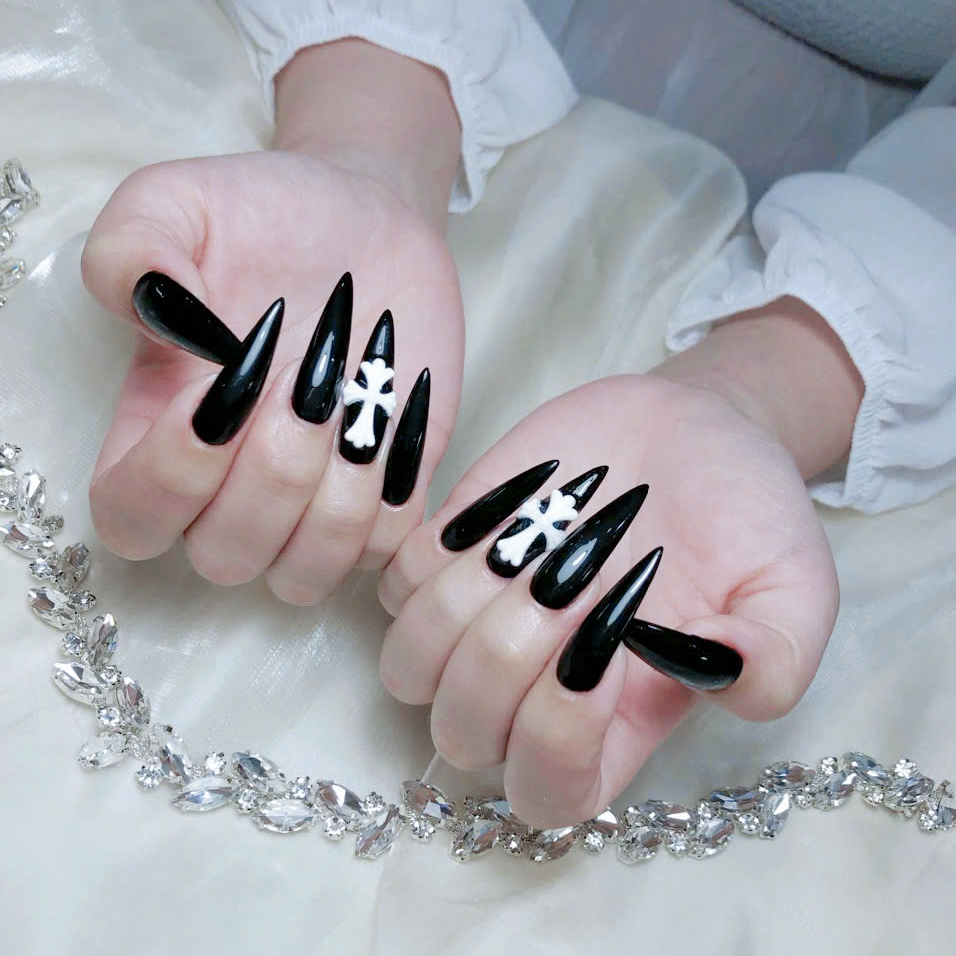 Lucy_Nail