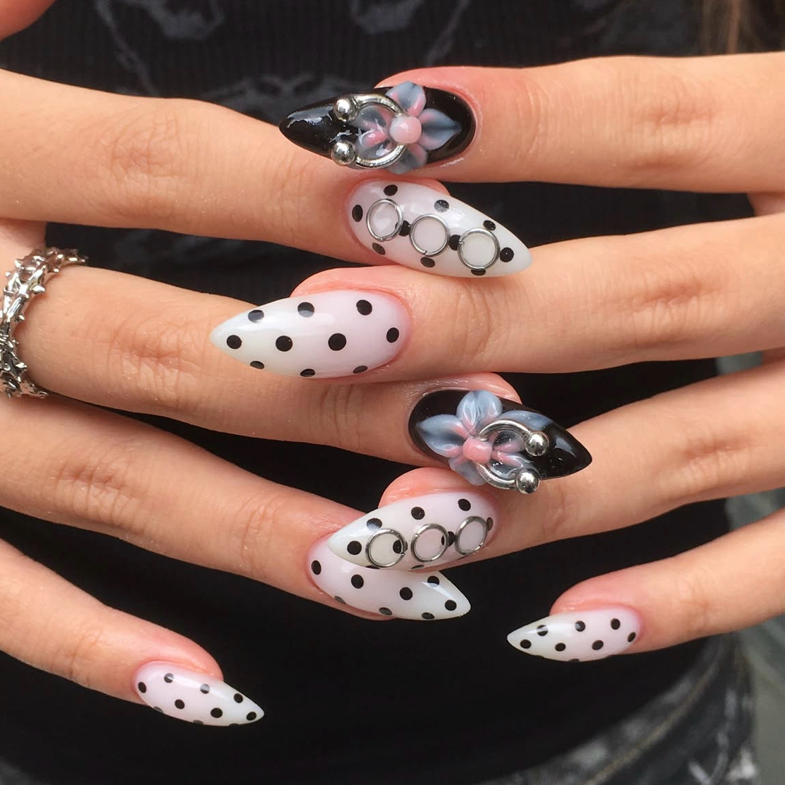 Hine_RibonNail