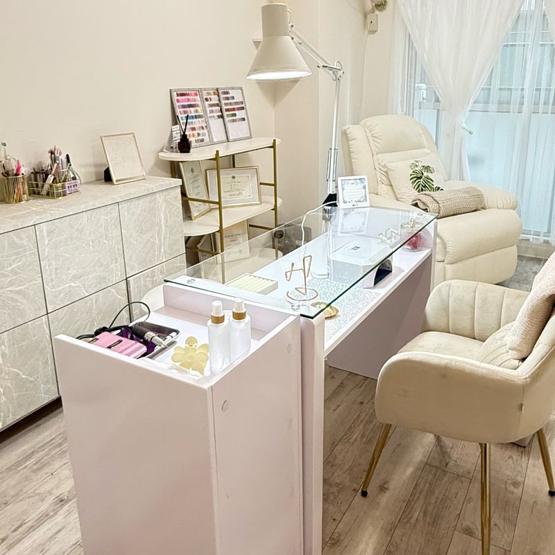 nail salon R