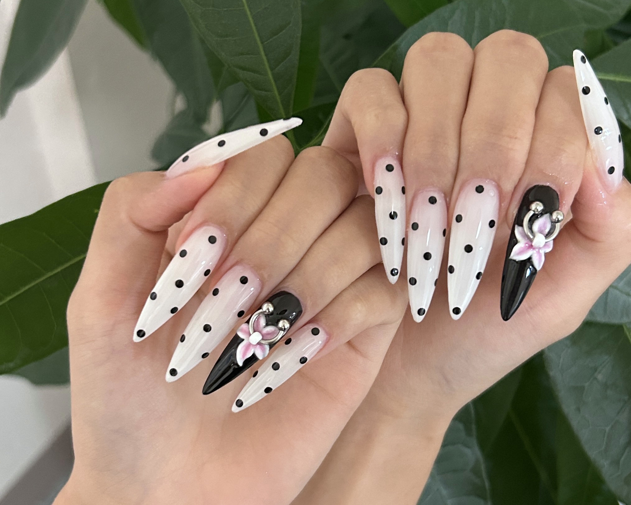 pinkdollhouse_nail