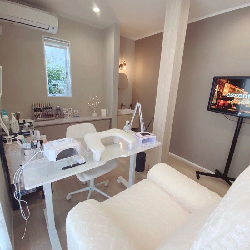 nail salon chic