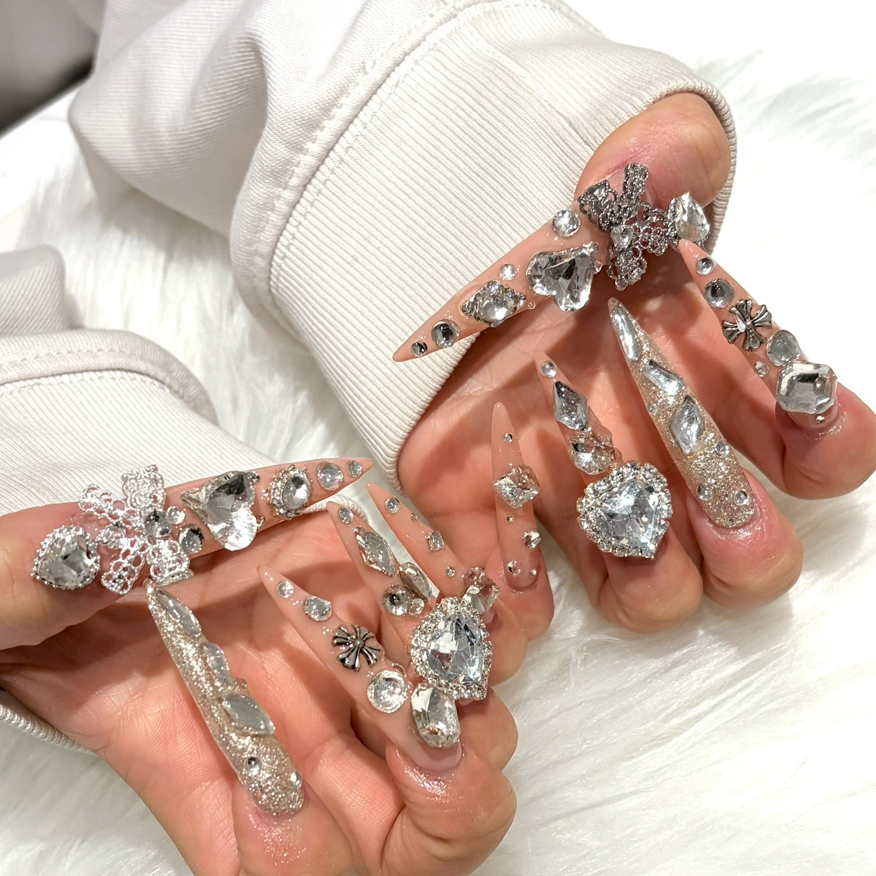 y_____nail