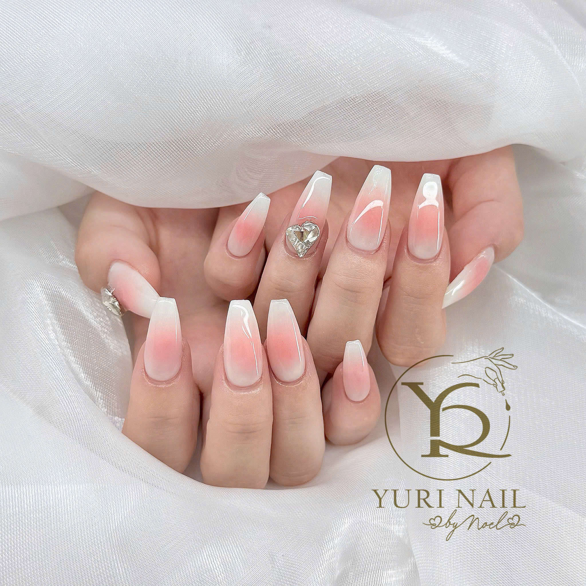 Yuri_nail_Anh