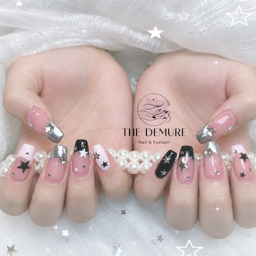nail_Demure