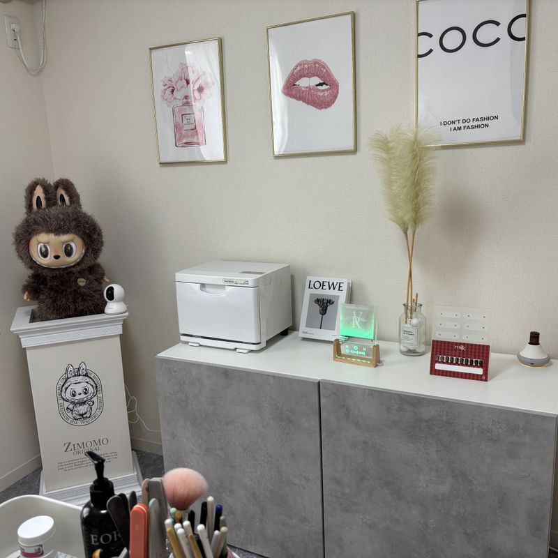 private nail salon REVELLE