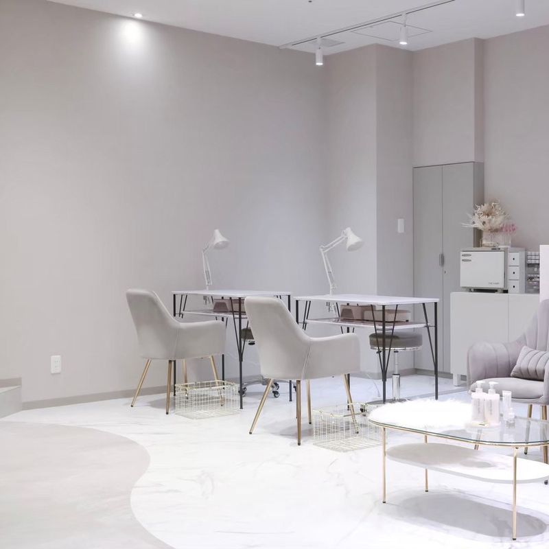 ネイルサロン　Lovin　なんばスカイオ店