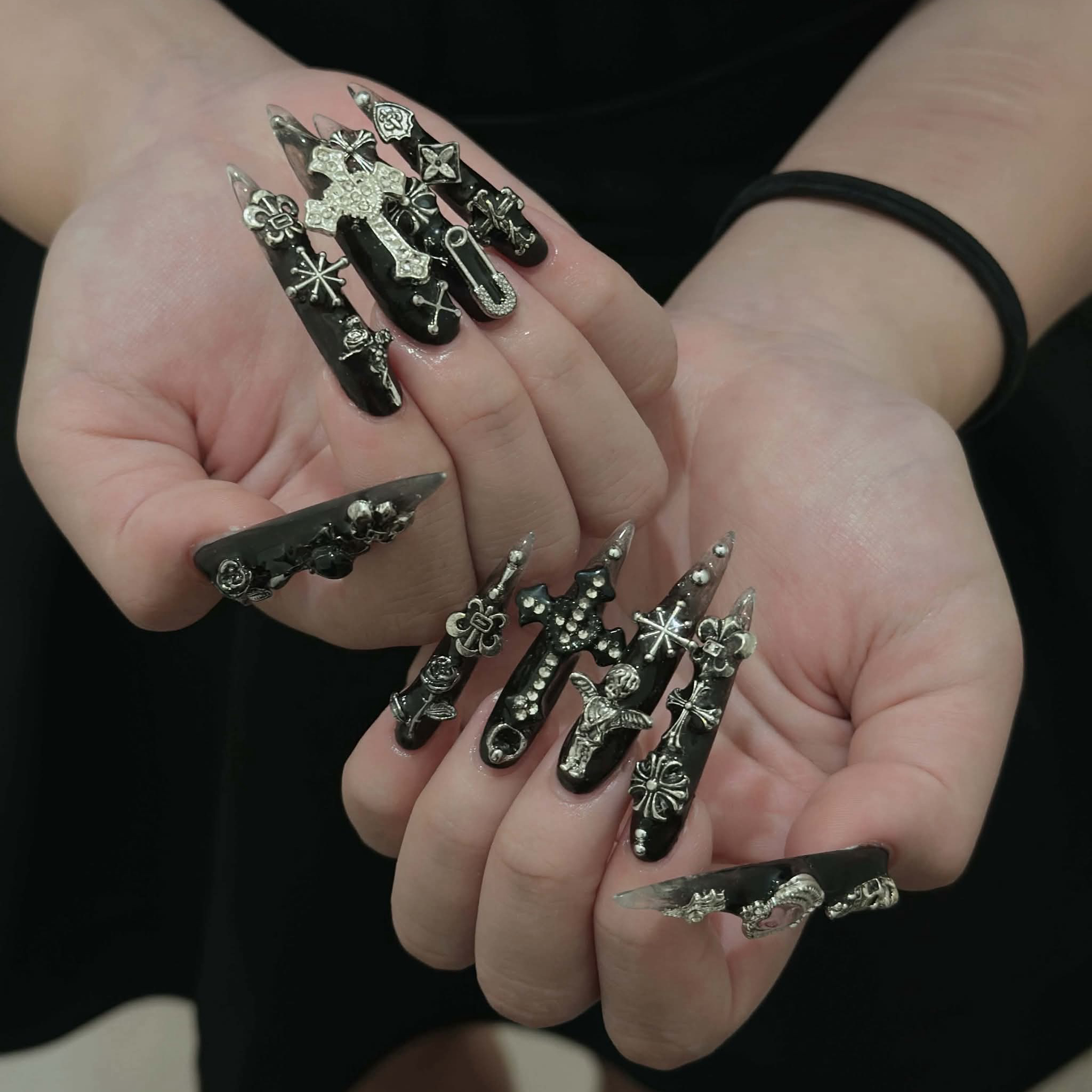 elinails_emi