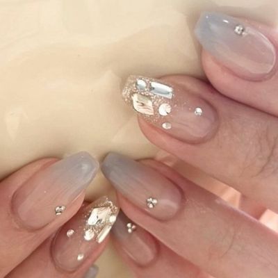 カラーグラデーション🩵×シルバーグラデーションにラインストーンネイル💍✨️