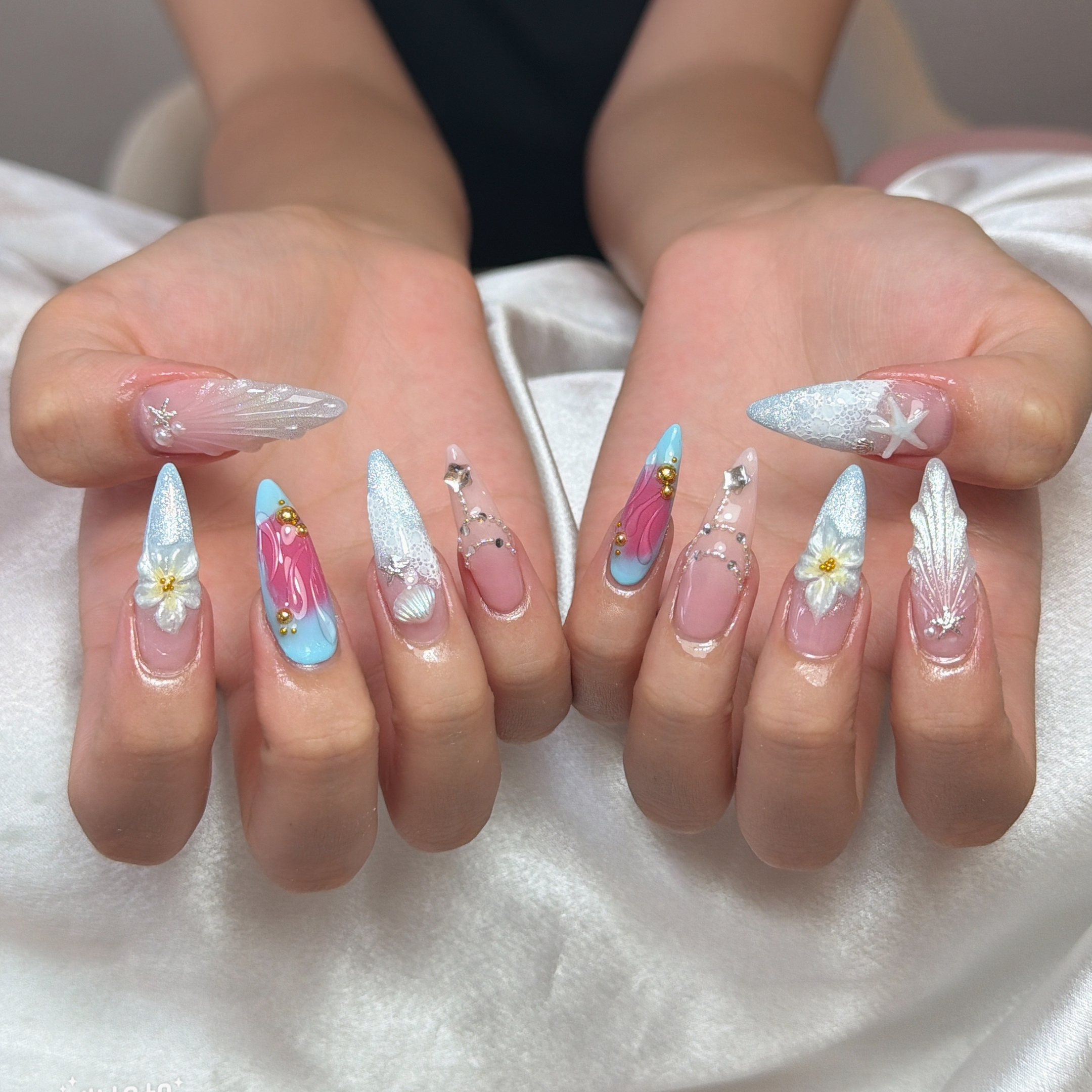 LUNA_Nails