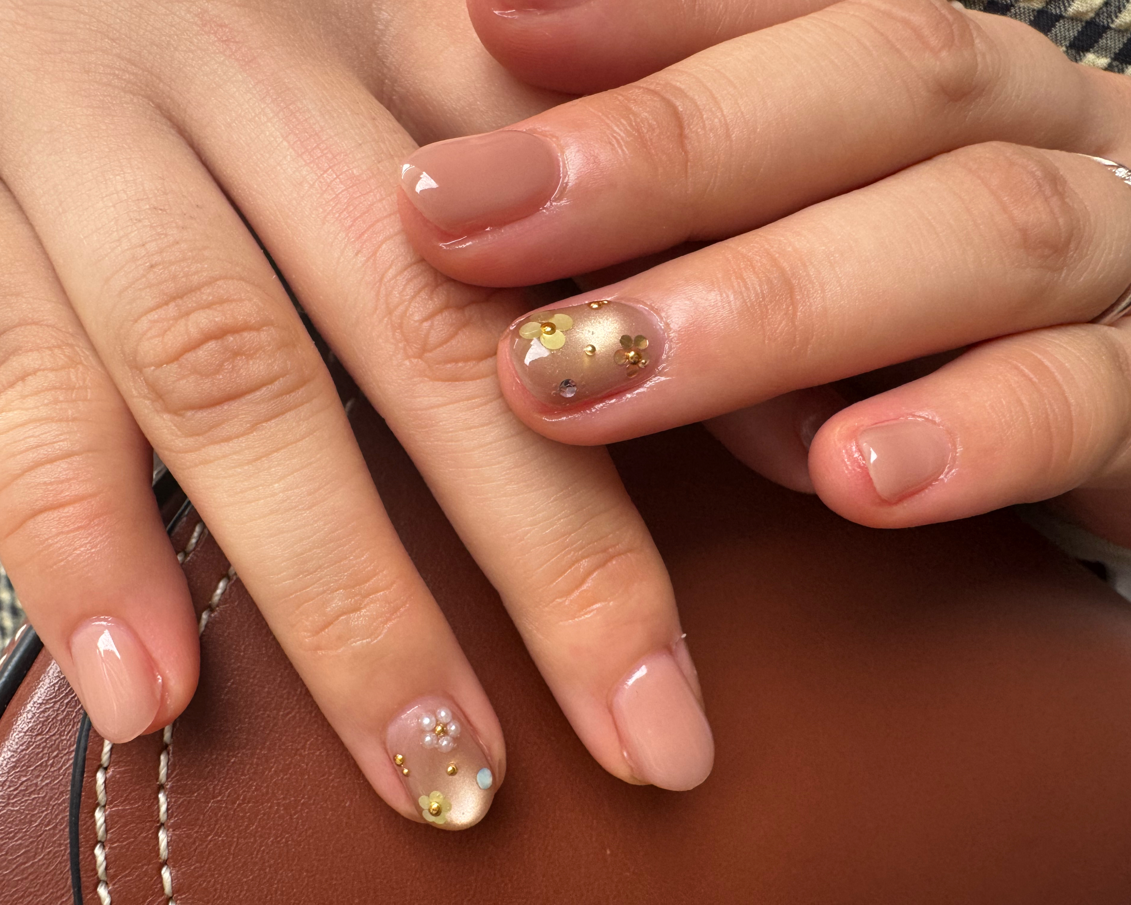 nailroom_emo