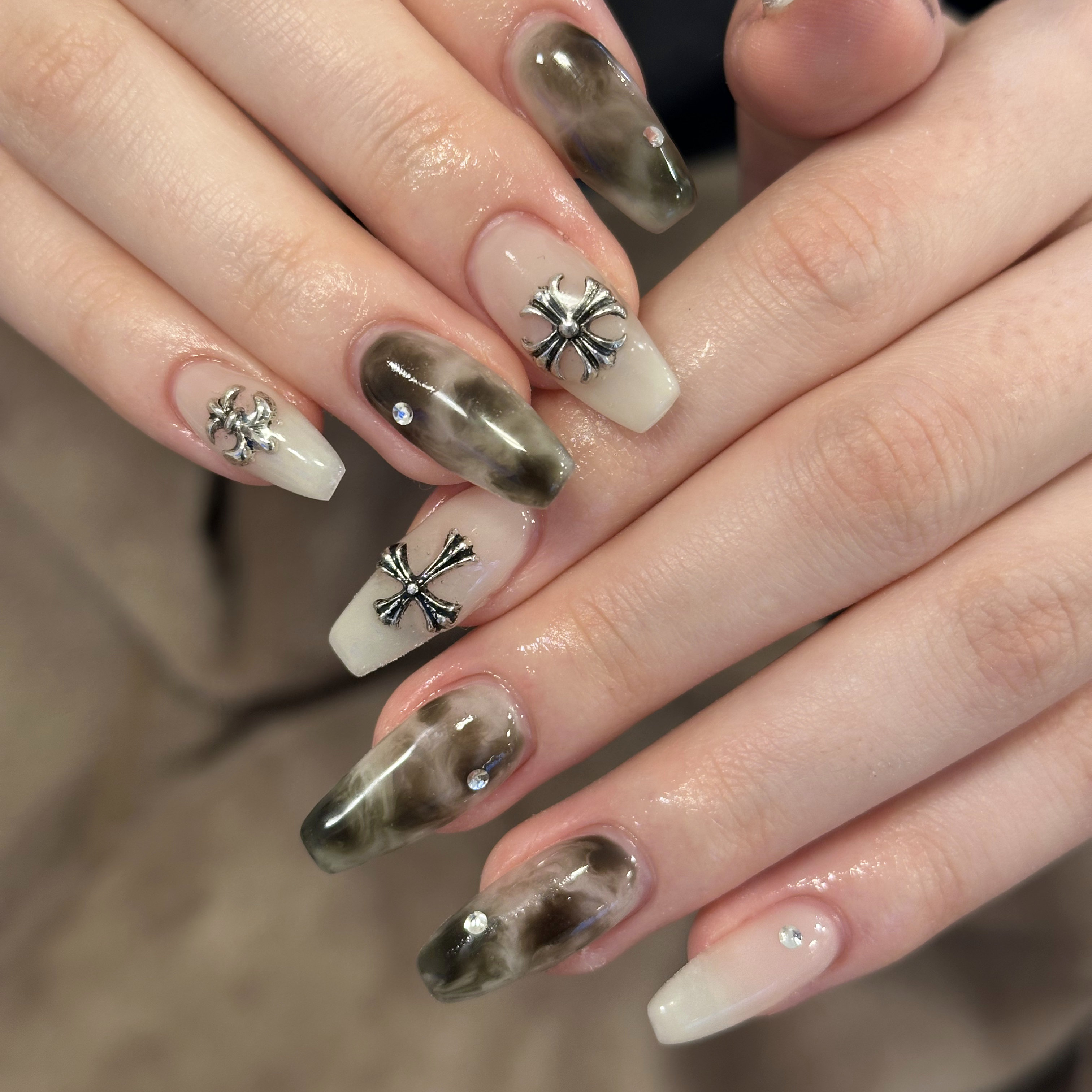 ayu_trunail