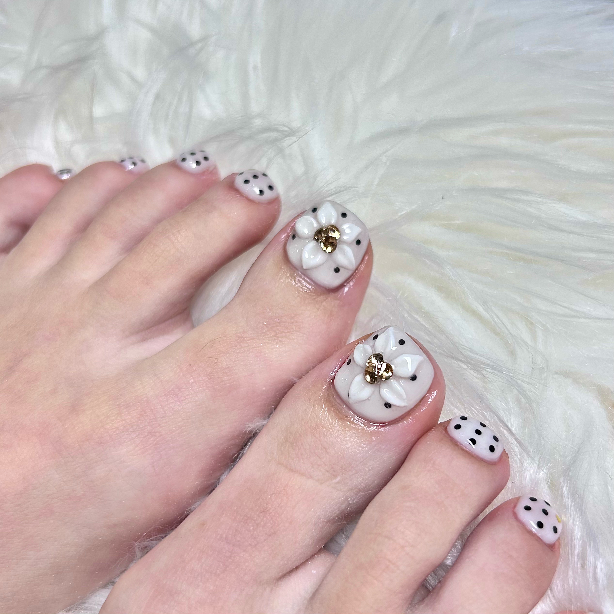 mia_trunail