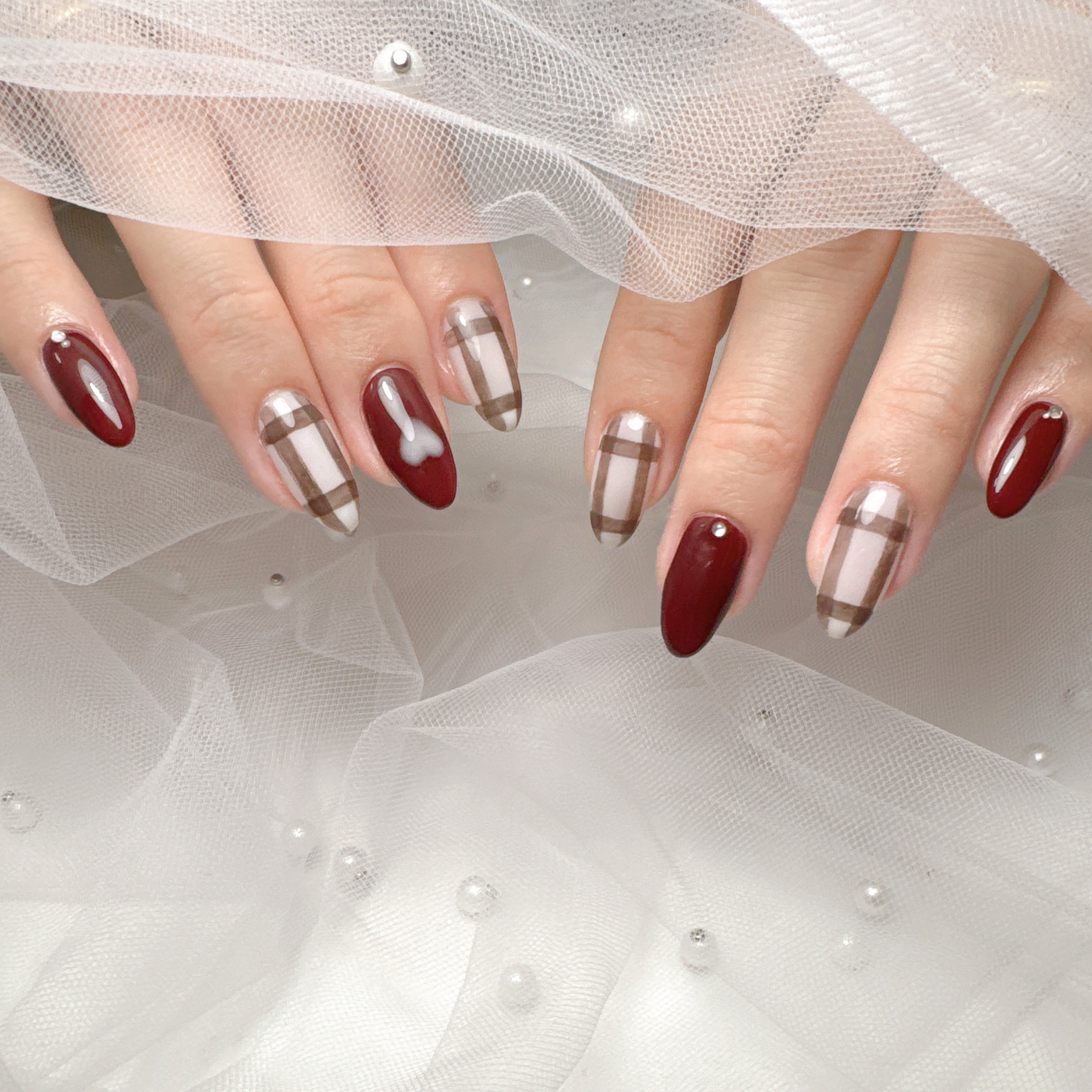 TIARA.NAIL