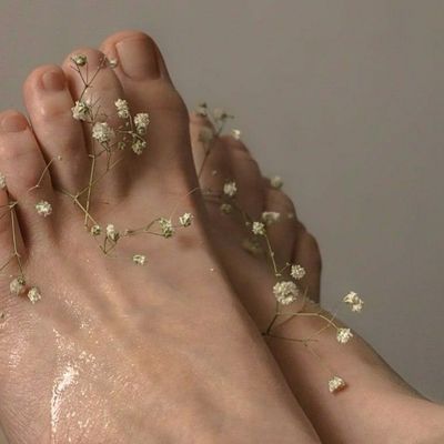 【カサカサかかとが気になる方へ】足裏角質ケア