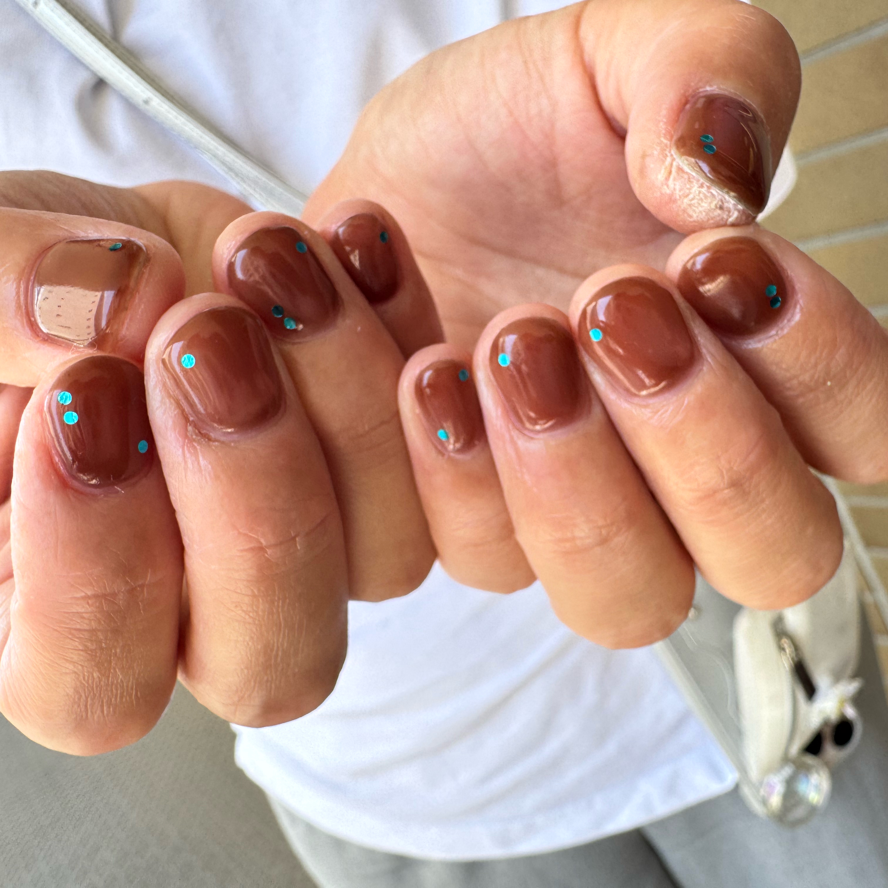 nailroom_emo