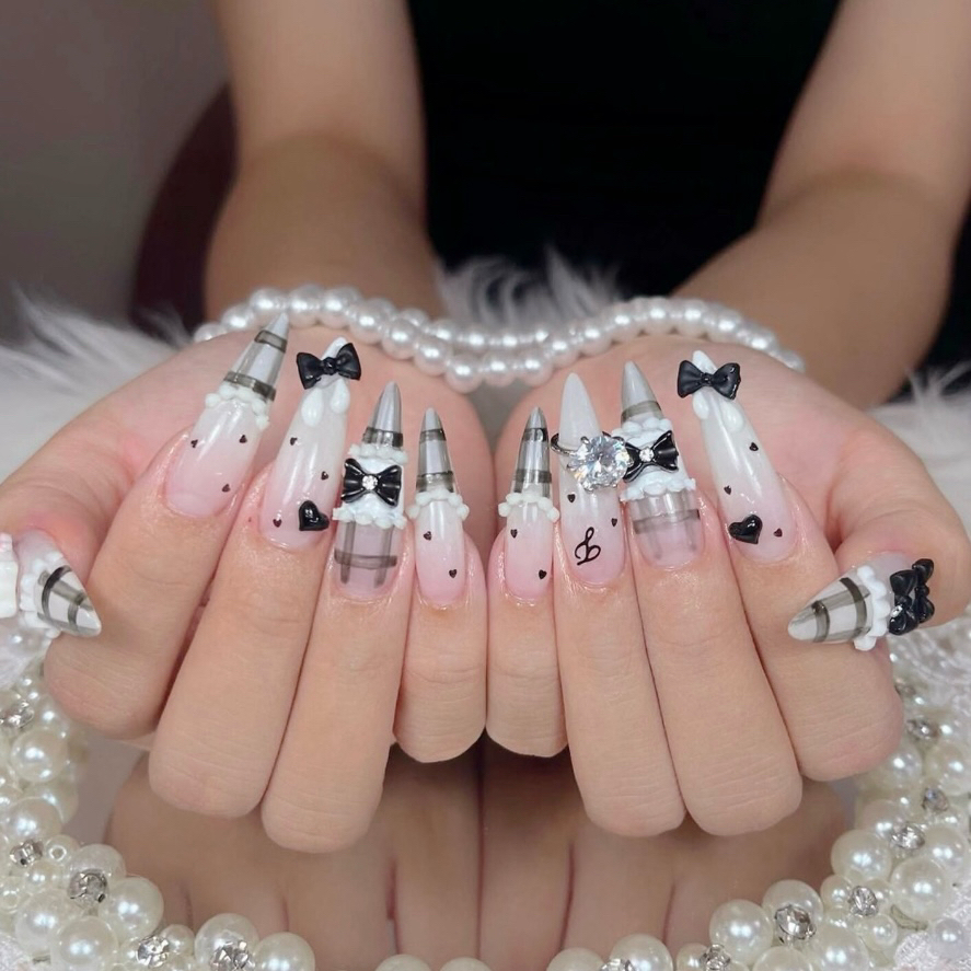 Julie_nail