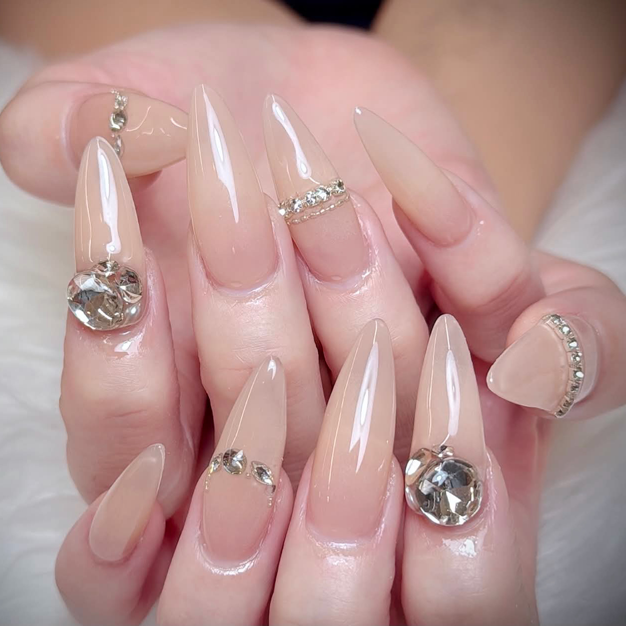 LUNA_Nails