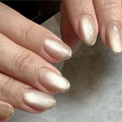 平日限定☆ツヤツヤ上品マグネットネイル💅ショートネイルにもおすすめ👌