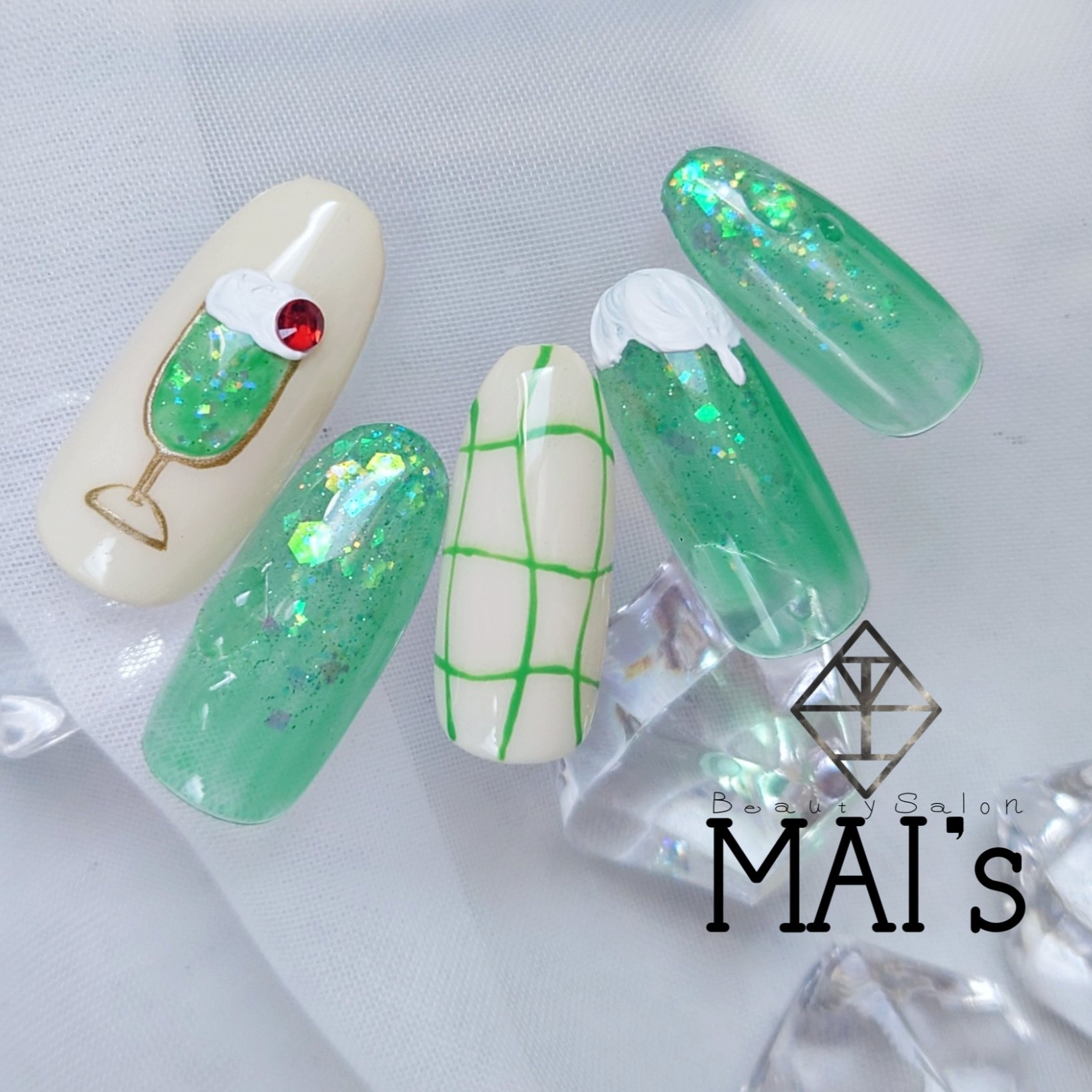 mais_nail.e