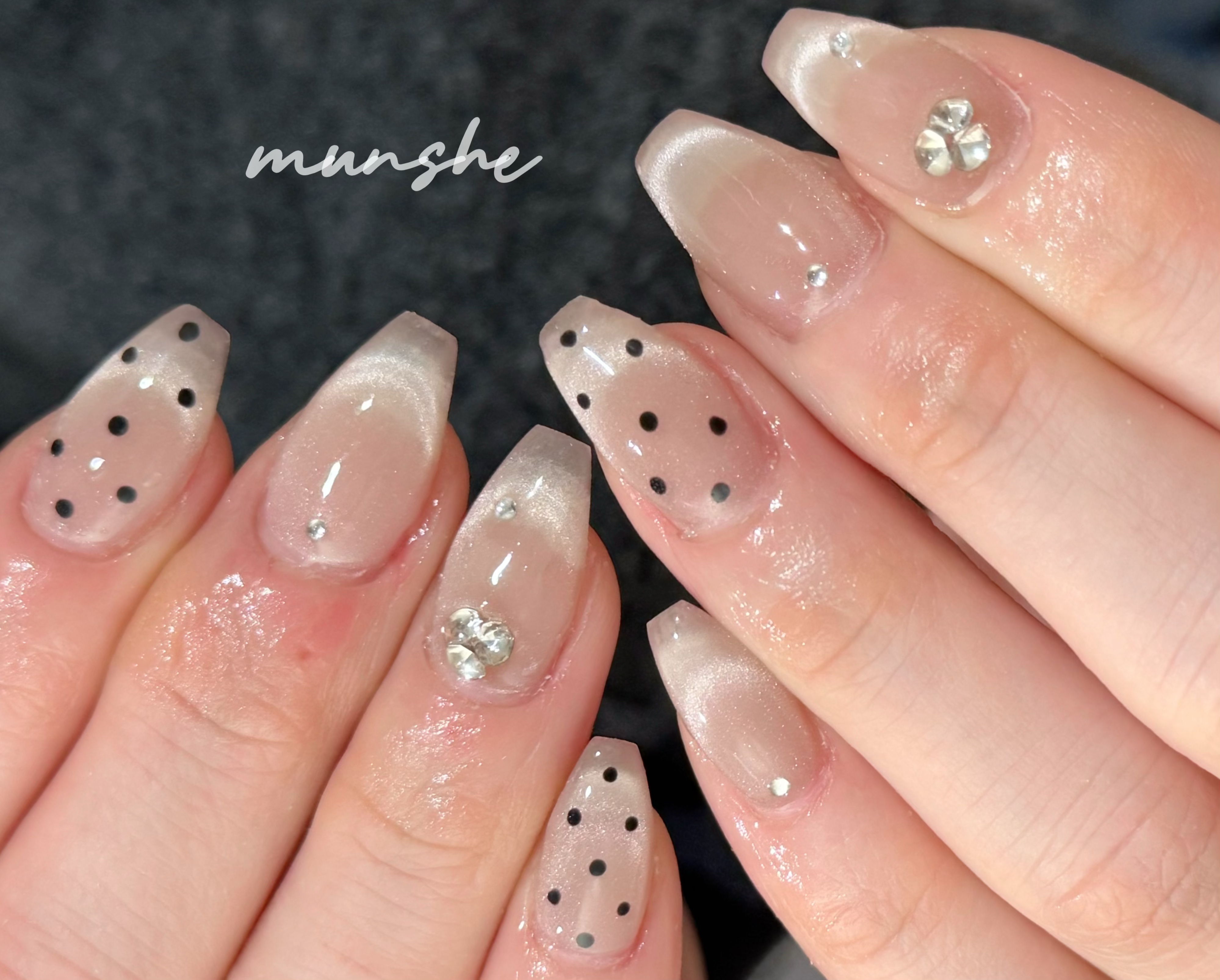 munshe_nails
