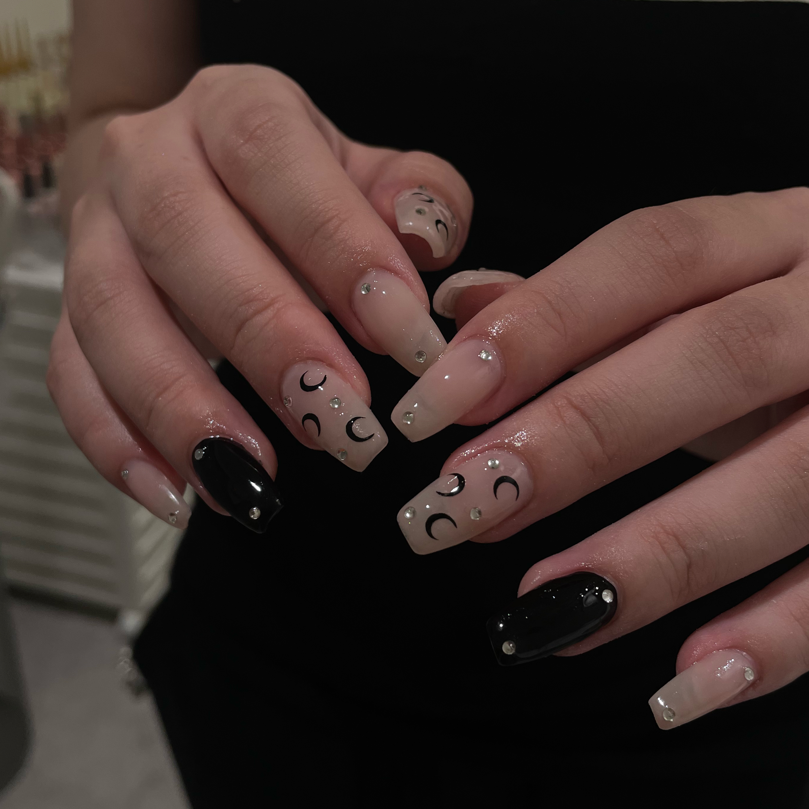 melo_nails.