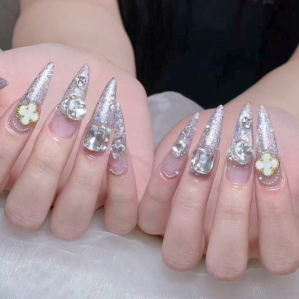 Bloom_Nail