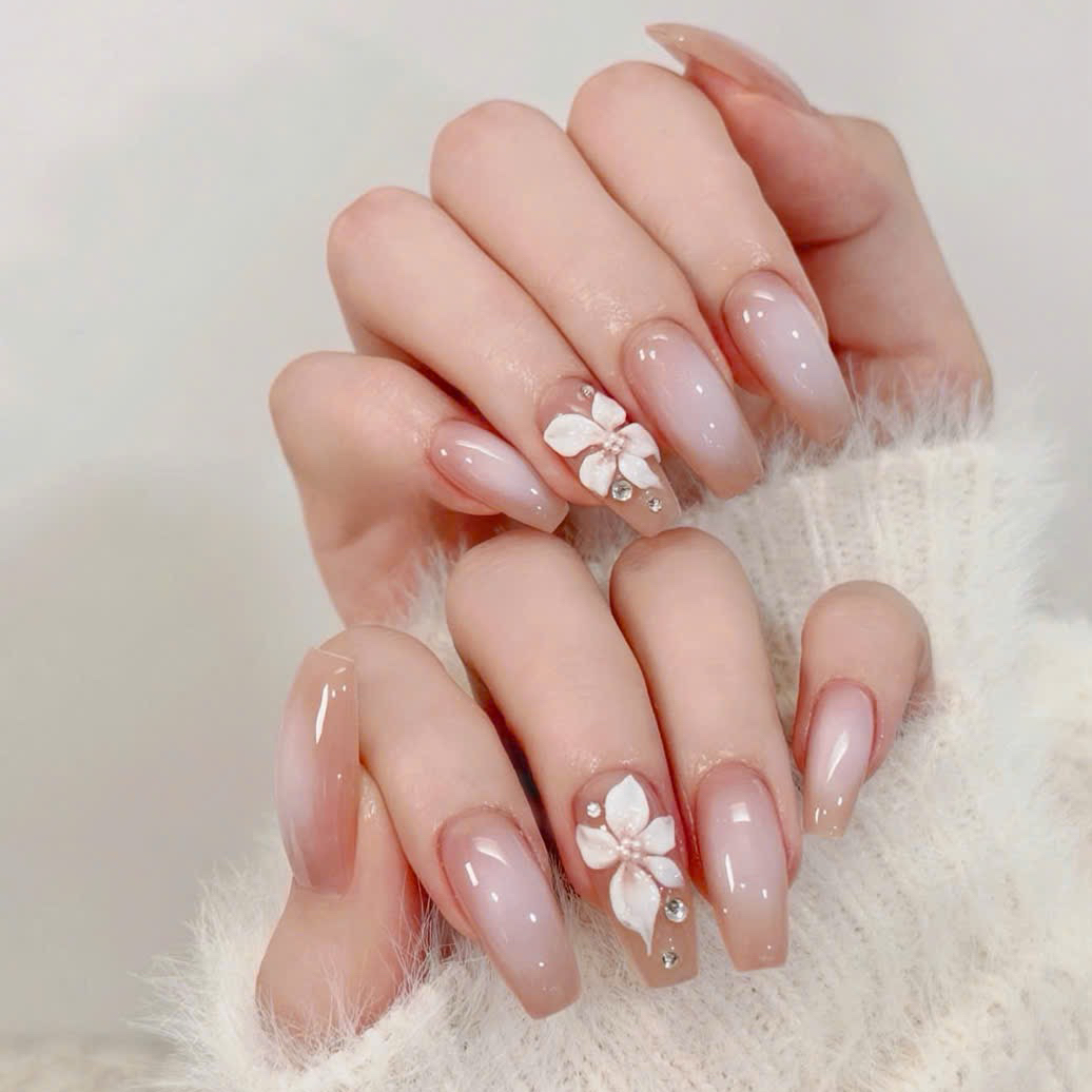 Lucy_Nail