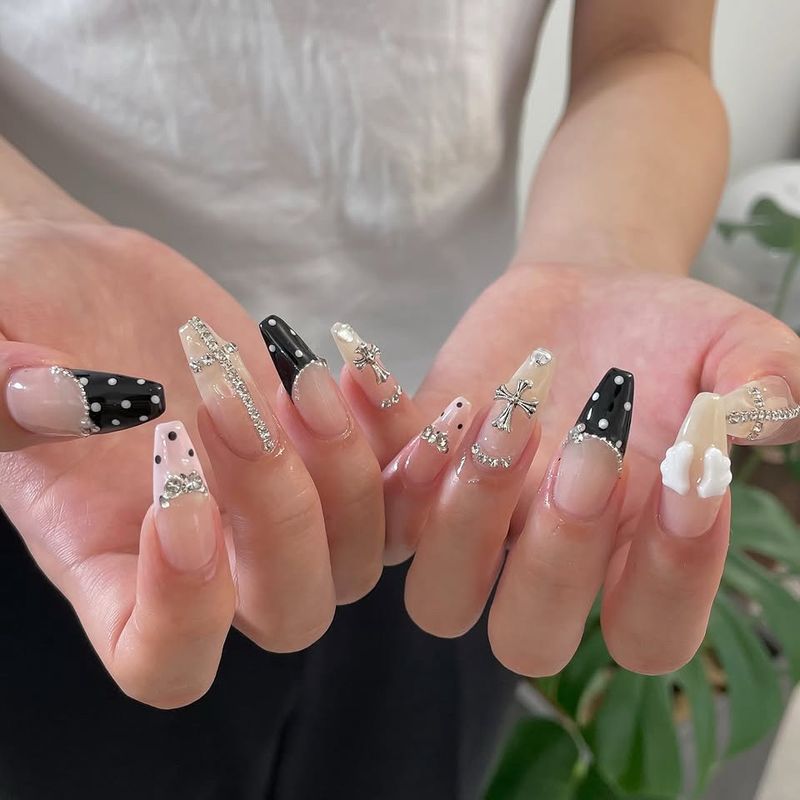 Risu Nails