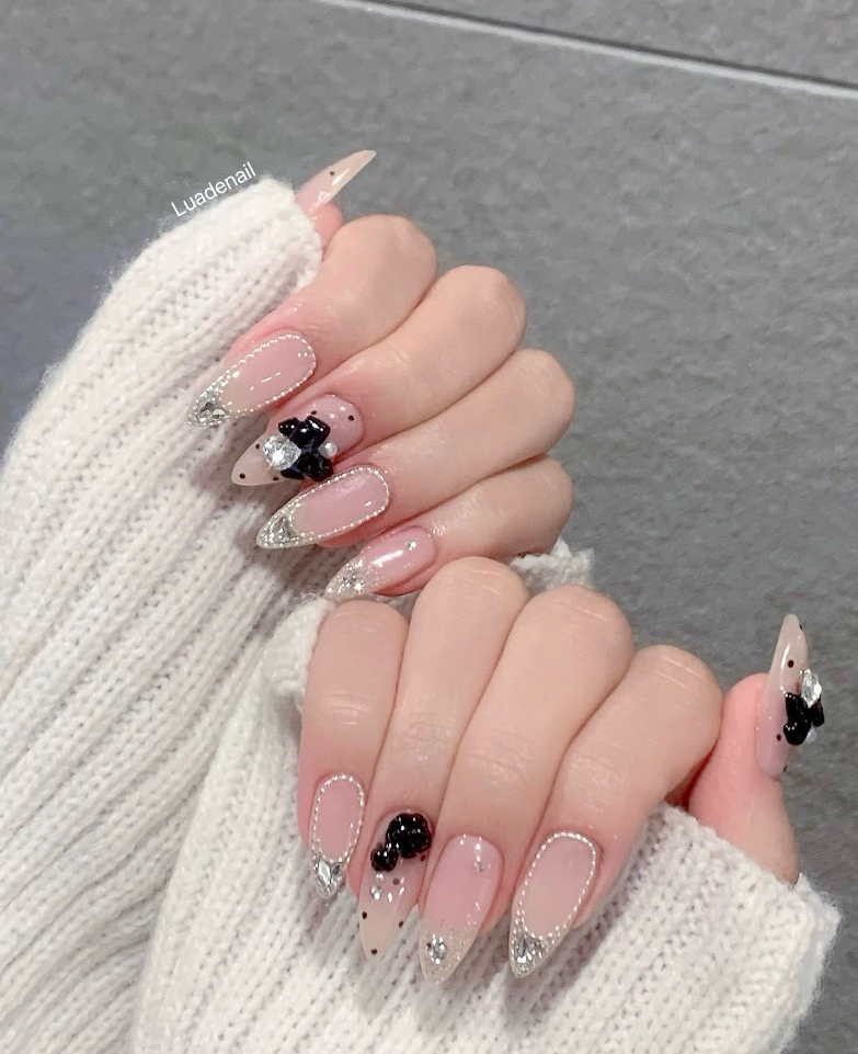 AMI_NAIL_KEBUKURO