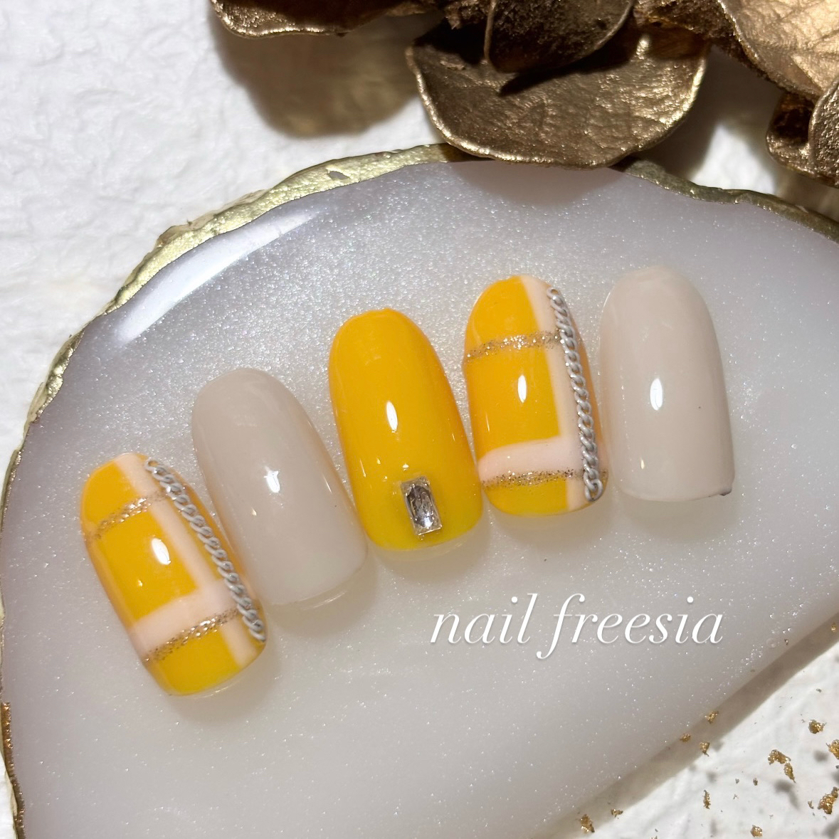 nail_freesia