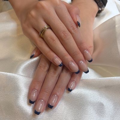 大人気☆フレンチネイル