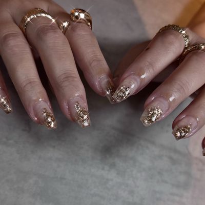 ひたすらにgoldが好き💞❤️‍🔥そんな貴方におすすめ🙊クリアベースにグリッター盛り💎