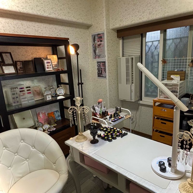  nail salon GG house
