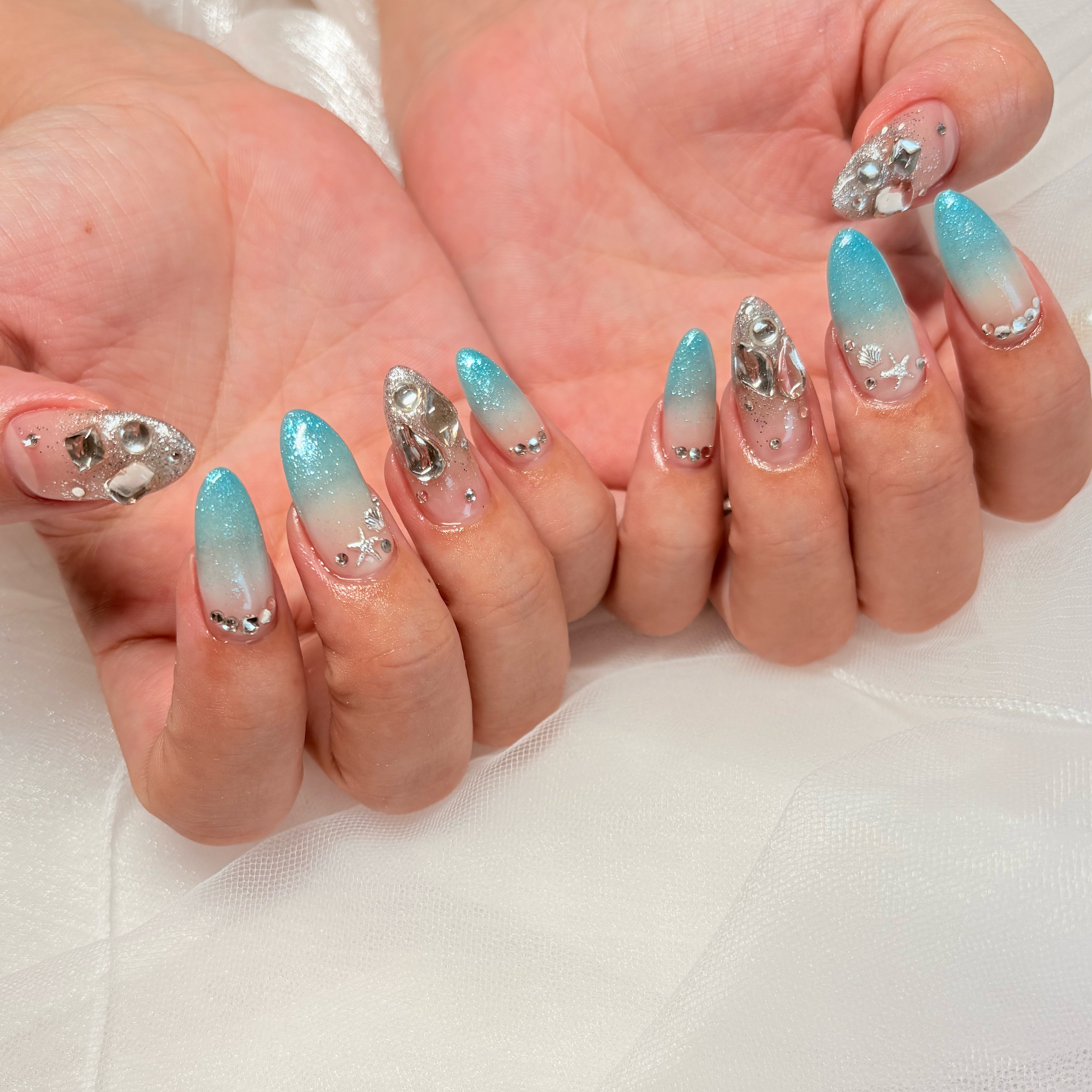 Tulip.nail.eye