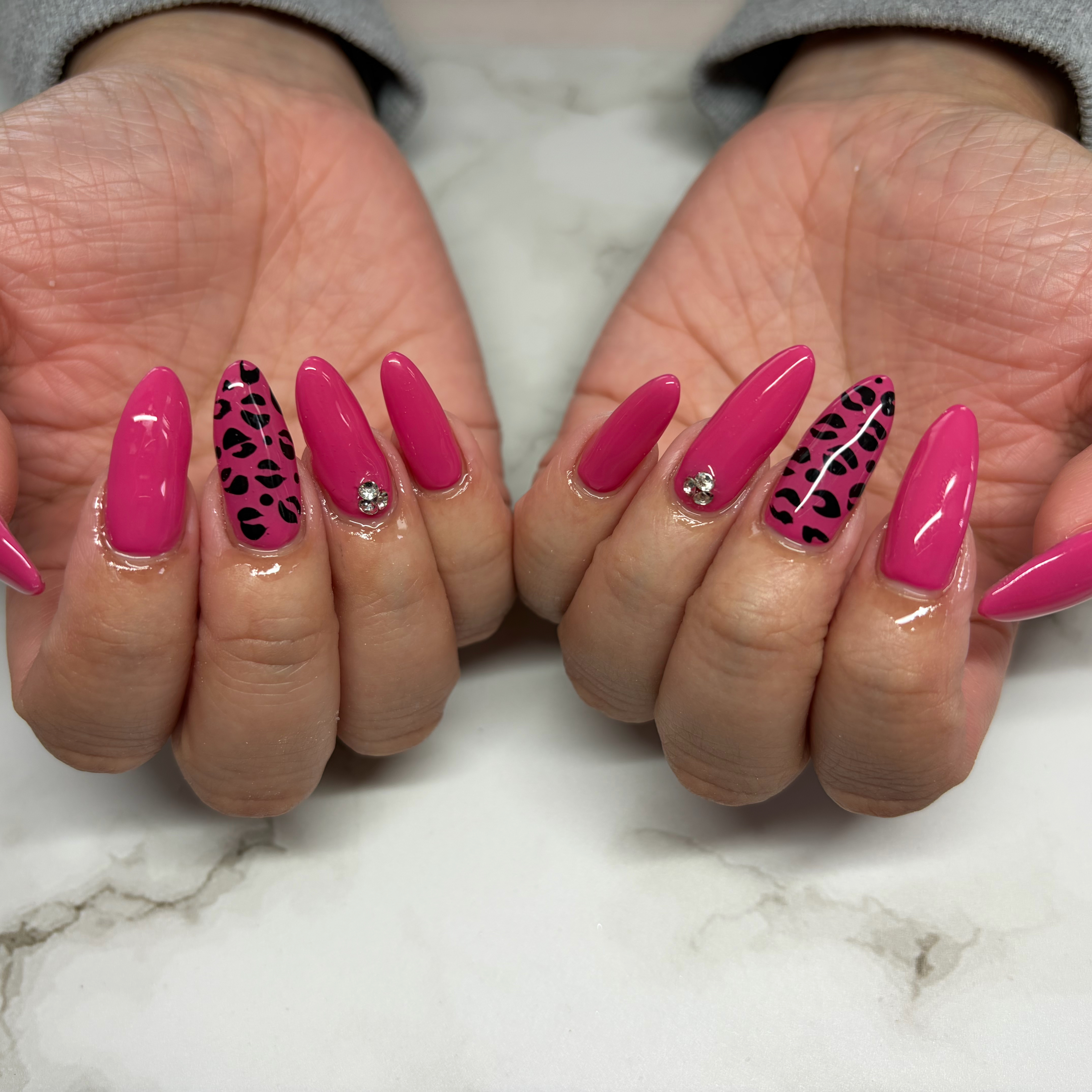 mona_nail