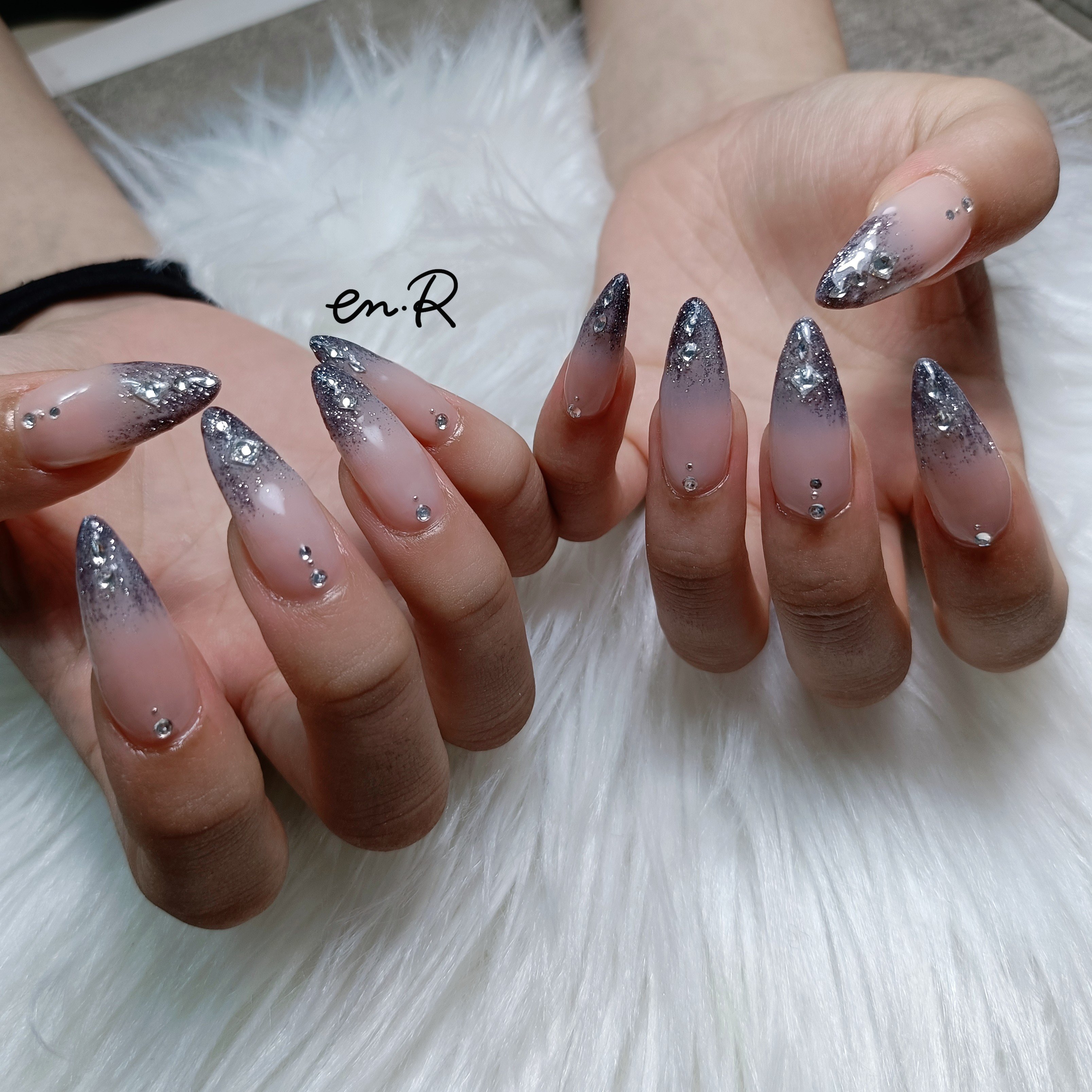 en.R_nail_anko