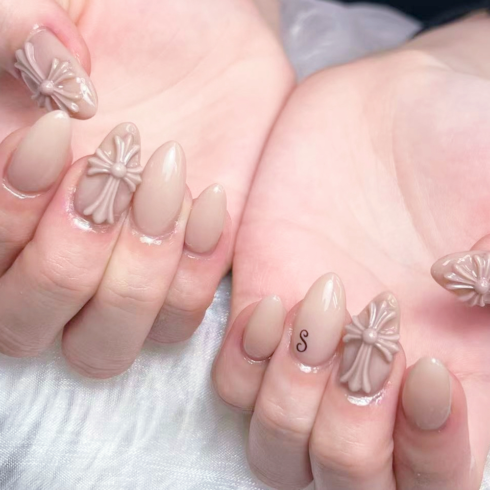 Bloom_Nail
