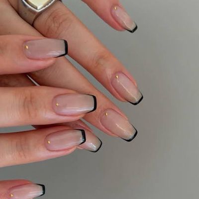 パーツ2つ無料✨️スキニーフレンチネイル 🖤
