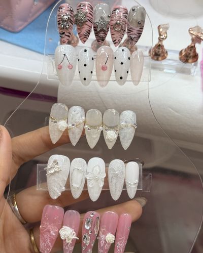UMIE NAIL SALON 定額6本デザイン
7490円=>6990円