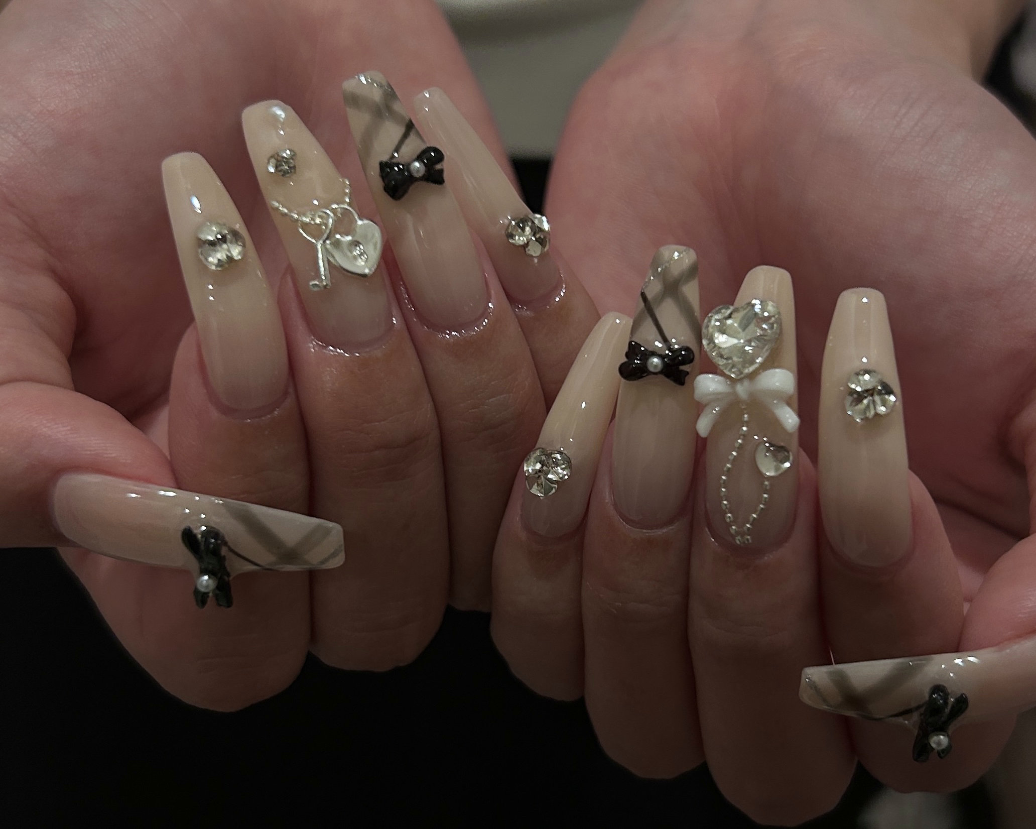 pinkdollhouse_nail