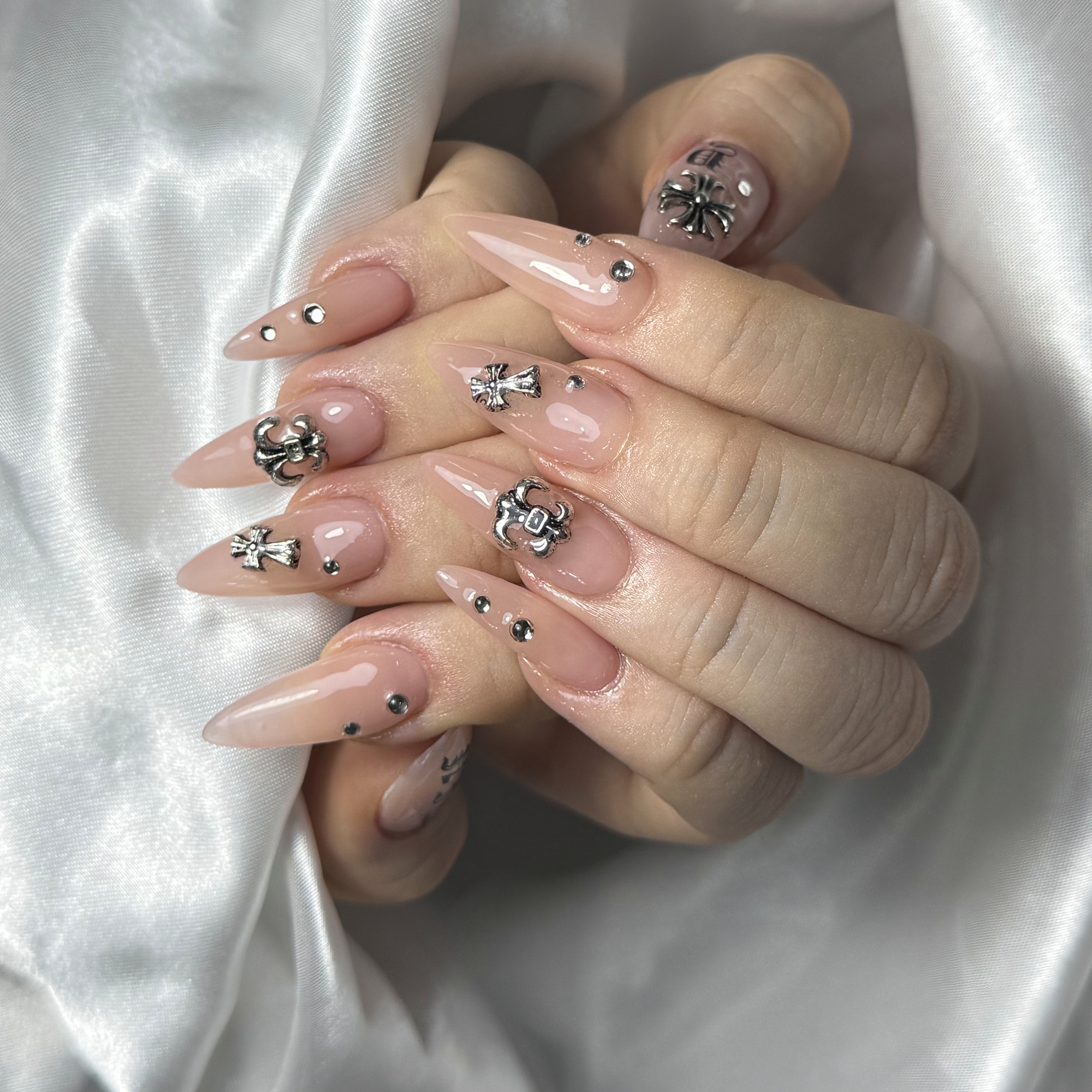 LEELA_NAIL