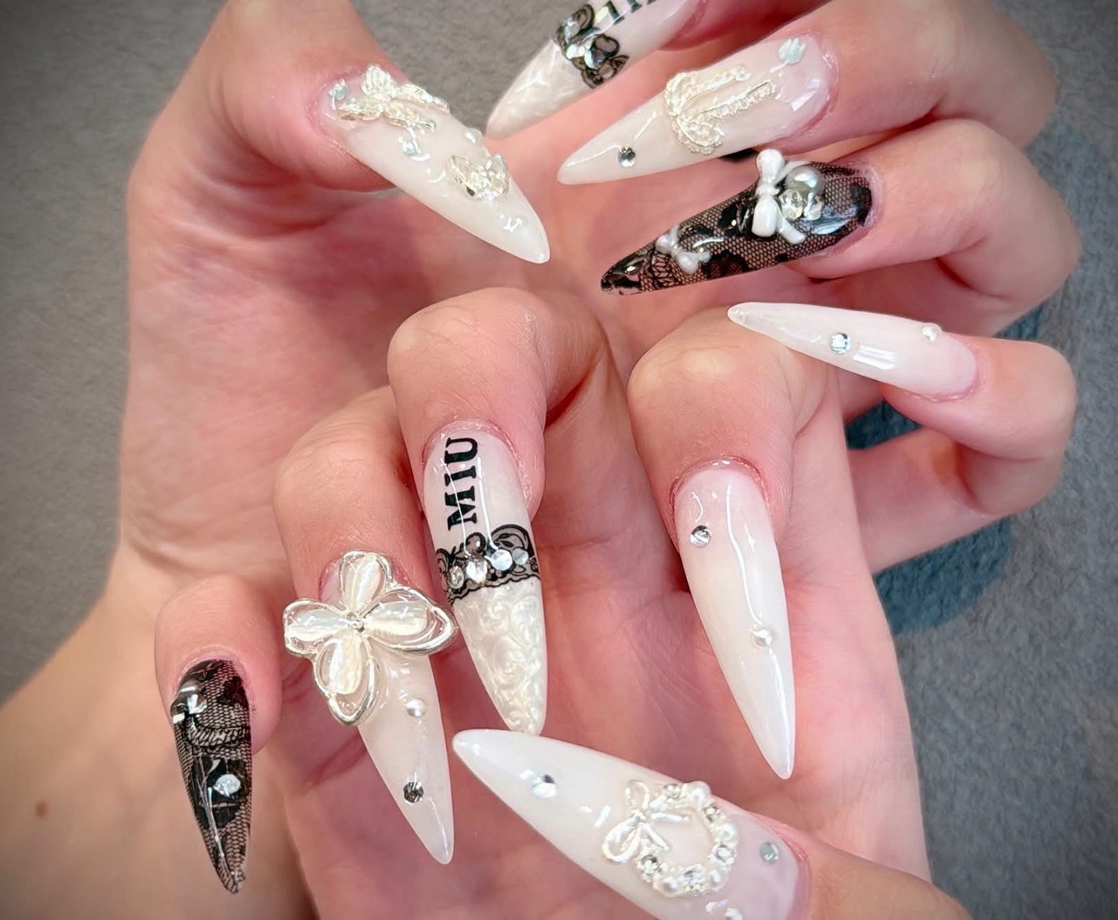 LUNA_Nails