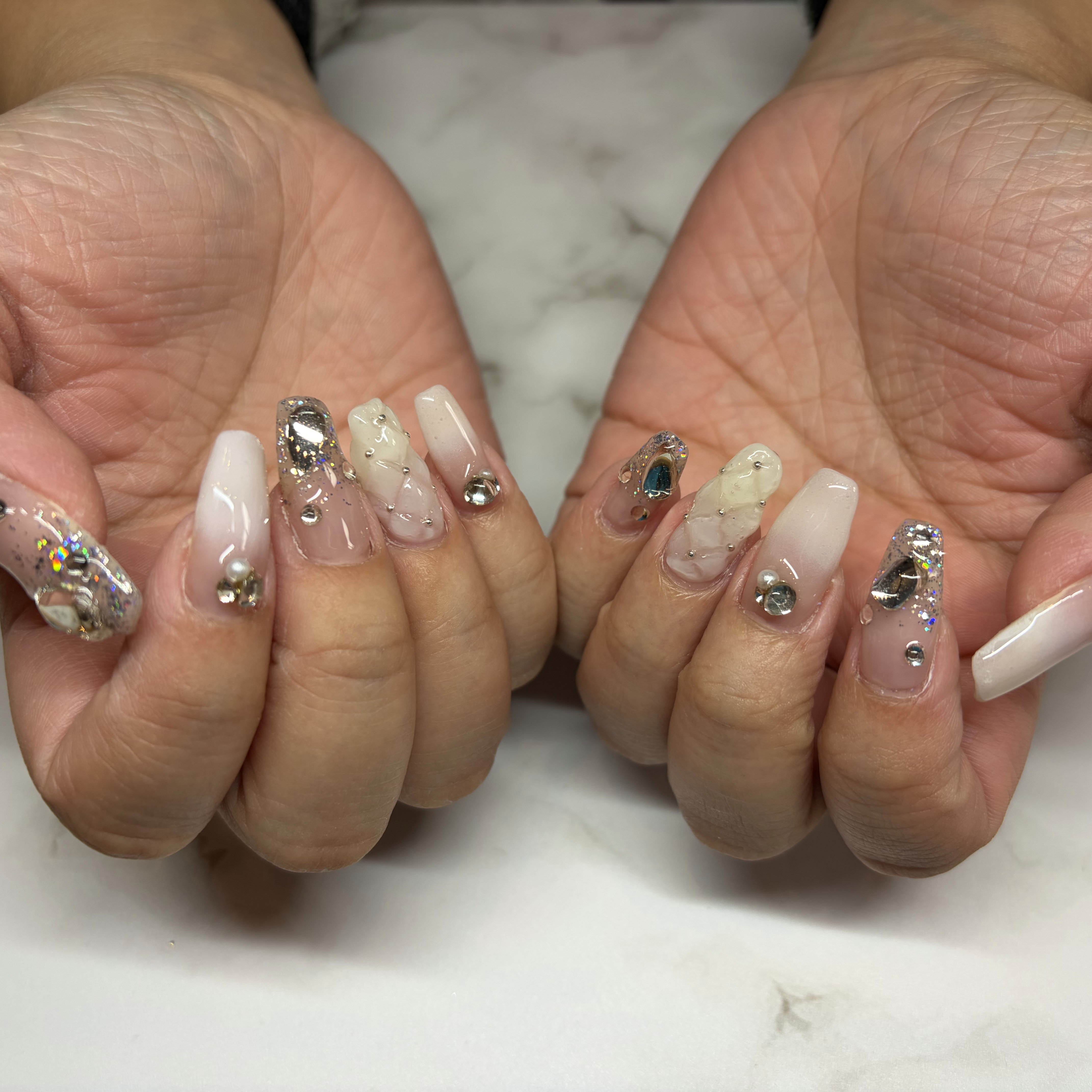 mona_nail