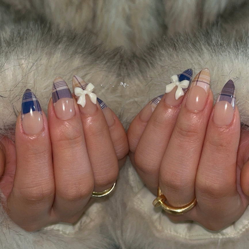 nails_maho