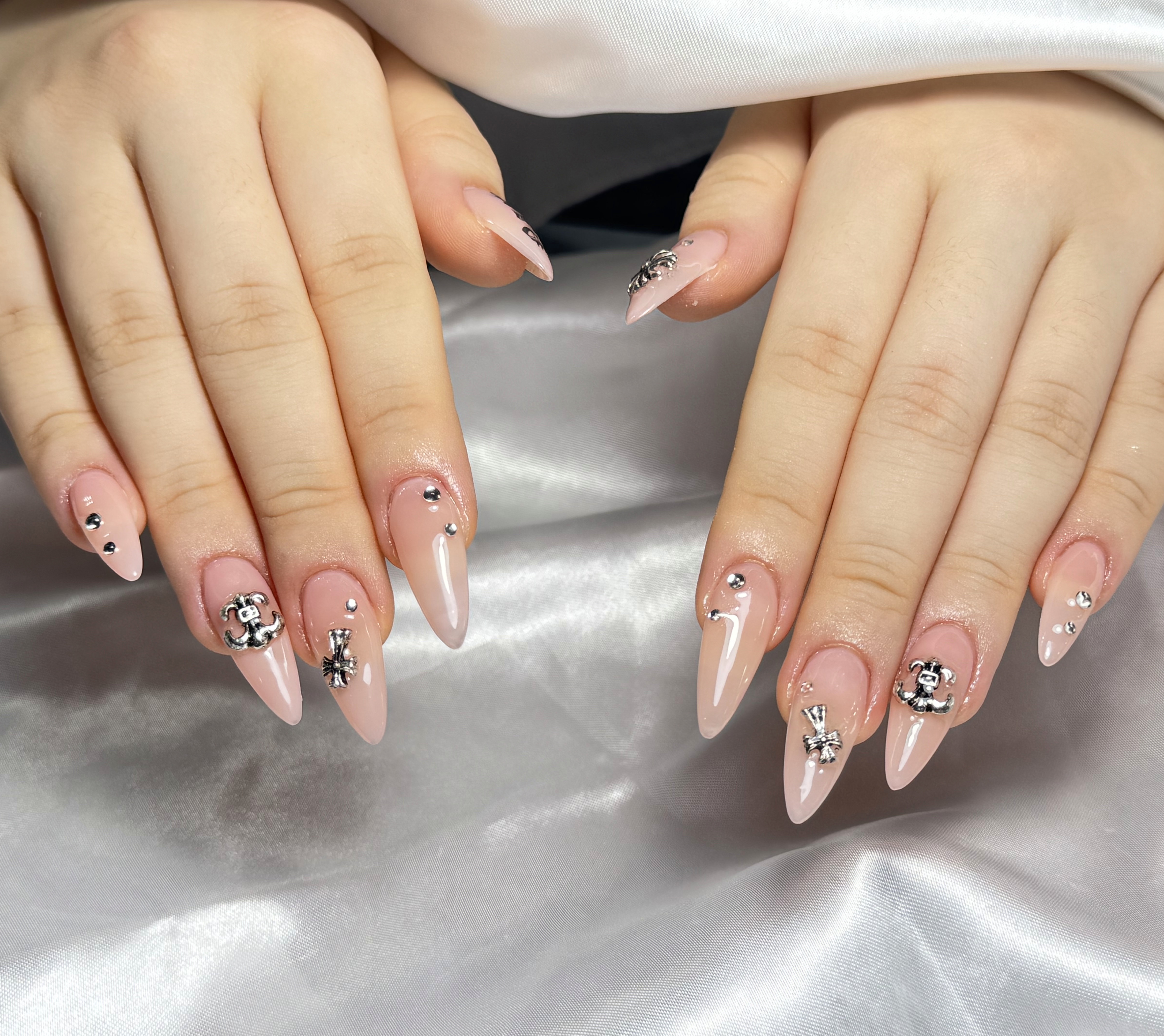 LEELA_NAIL
