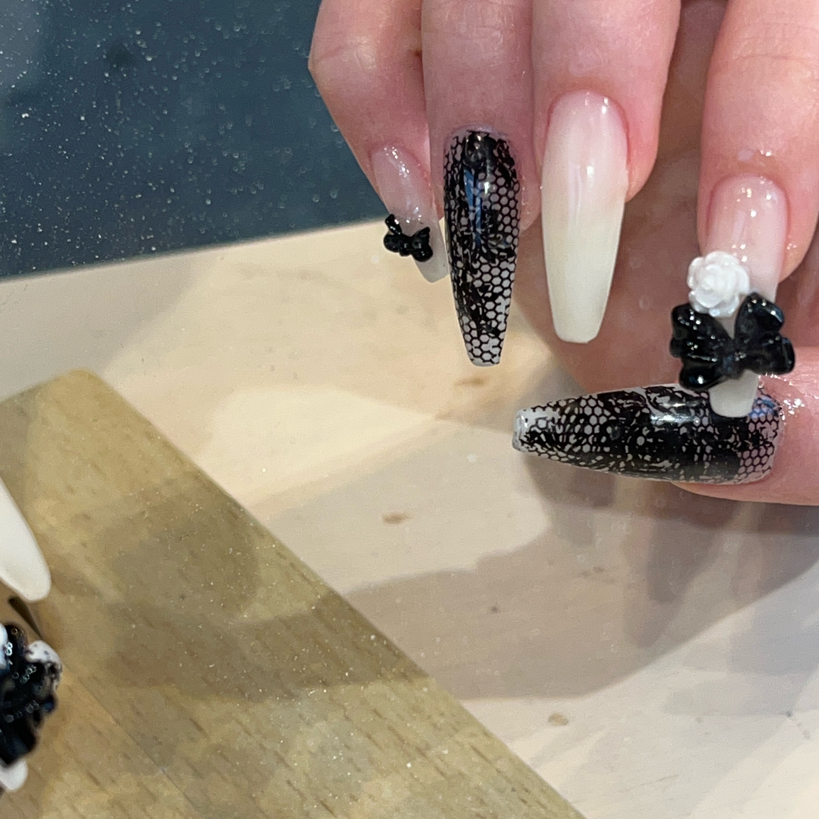 nails__mako